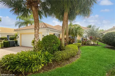 5480 Freeport Ln, Naples, FL 34119
