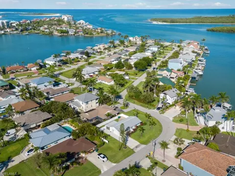 104 Jamaica Dr, Naples, FL 34113