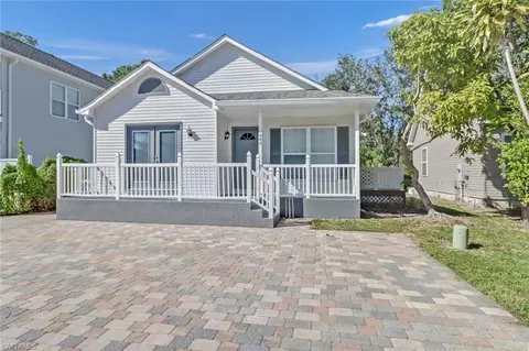 446 Leawood Cir, Naples, FL 34104