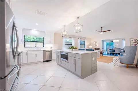657 107th Ave N, Naples, FL 34108