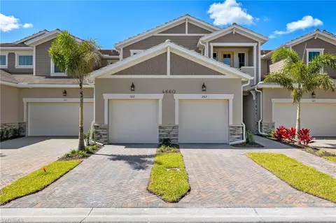 4660 Arboretum Cir #202, Naples, FL 34120