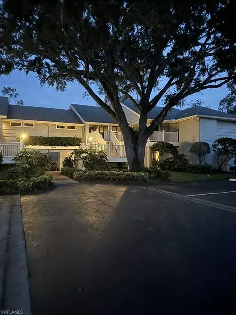 204 Courtside Dr #B-104, Naples, FL 34105