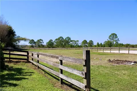 Exterior - 1121 Carson Dr SW, Labelle, FL 33935 photo 16 of 17