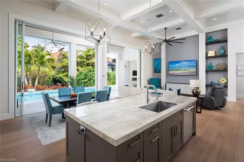 401 Wedge Dr, Naples, FL 34103