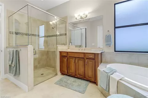 Bath - 1545 Serrano Cir, Naples, FL 34105 photo 2 of 5
