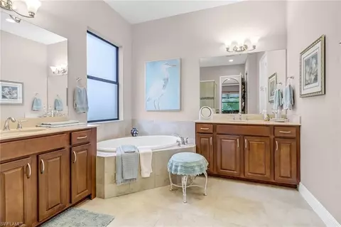 Bath - 1545 Serrano Cir, Naples, FL 34105 photo 1 of 5