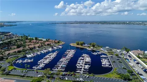 4250 Steamboat Bnd #102, Fort Myers, FL 33919