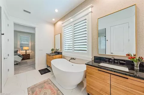 Bath - 3767 3rd Ave SW, Naples, FL 34117 photo 2 of 3