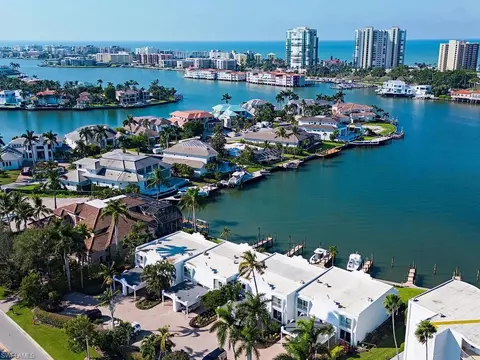View/Area - 4047 Crayton Rd #4047, Naples, FL 34103 photo 4 of 7
