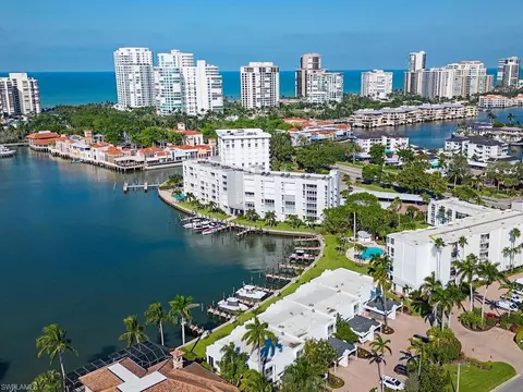 View/Area - 4047 Crayton Rd #4047, Naples, FL 34103 photo 3 of 7