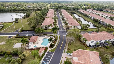 View/Area - 835 Hampton Cir, Naples, FL 34105 photo 6 of 9