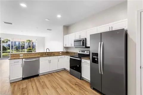 Kitchen - 835 Hampton Cir, Naples, FL 34105 photo 3 of 5