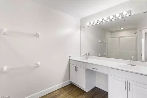 Bath - 835 Hampton Cir, Naples, FL 34105 photo 2 of 4