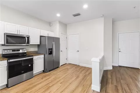 Kitchen - 835 Hampton Cir, Naples, FL 34105 photo 1 of 5
