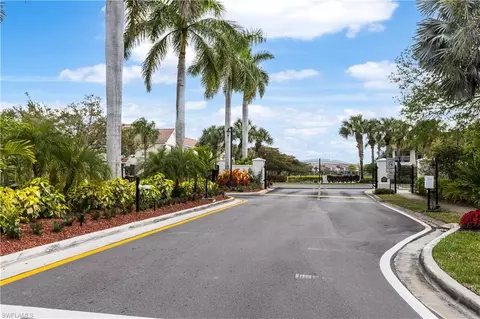 View/Area - 835 Hampton Cir, Naples, FL 34105 photo 4 of 9
