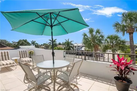 4200 Belair Ln #305, Naples, FL 34103