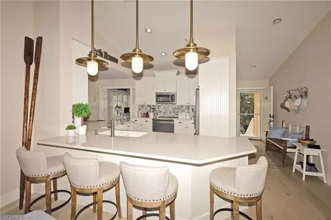 654 Wiggins Lake Dr #202, Naples, FL 34110