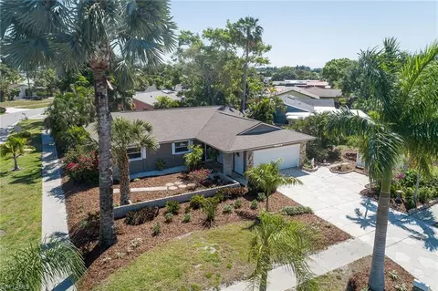 1013 Lake Shore Dr, Naples, FL 34103