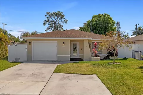826 95th Ave N, Naples, FL 34108