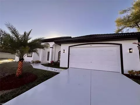 944 SW 15th Pl, Cape Coral, FL 33991