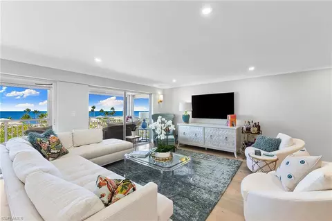 2600 Gulf Shore Blvd N #66, Naples, FL 34103
