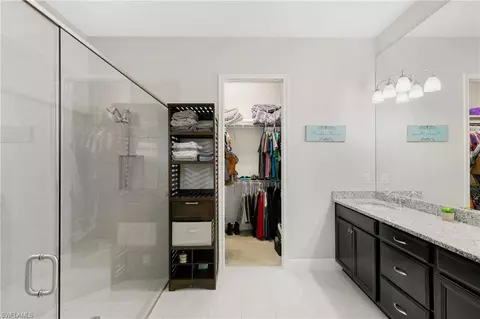 Bath - 3316 Pilot Cir, Naples, FL 34120 photo 3 of 4