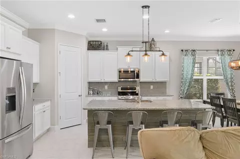 Kitchen - 3316 Pilot Cir, Naples, FL 34120 photo 4 of 6