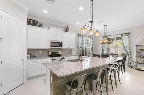 Kitchen - 3316 Pilot Cir, Naples, FL 34120 photo 3 of 6