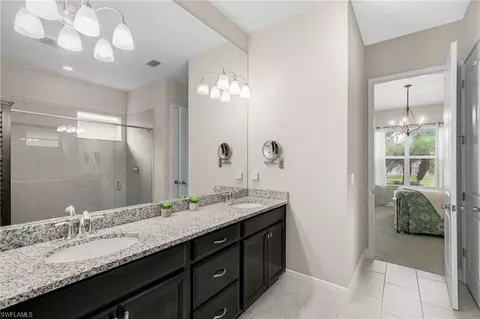 Bath - 3316 Pilot Cir, Naples, FL 34120 photo 2 of 4