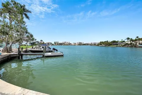 383 Harbour Dr #104, Naples, FL 34103