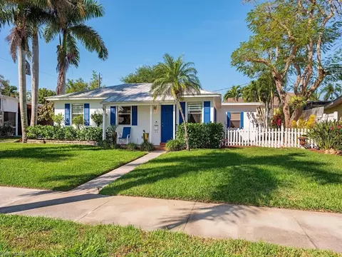 761 11th St N, Naples, FL 34102