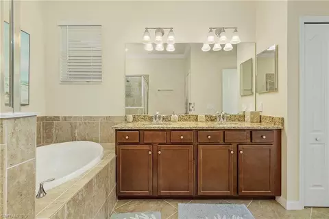 Bath - 3597 E Hampton Cir, Alva, FL 33920 photo 2 of 4