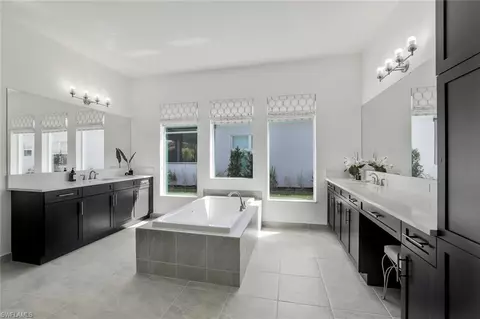 Bath - 11679 Periwinkle Dr, Naples, FL 34120 photo 2 of 4