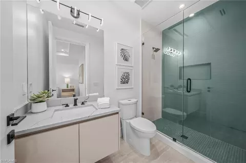 Bath - 721 Spring Line Dr, Naples, FL 34102 photo 4 of 5