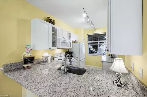 1308 Mainsail Dr #912, Naples, FL 34114