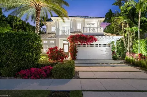 41 5th St S, Naples, FL 34102