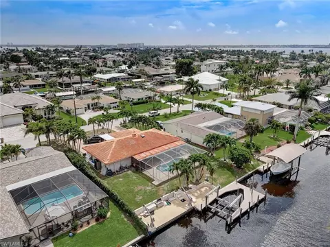 5614 Deauville Ct, Cape Coral, FL 33904