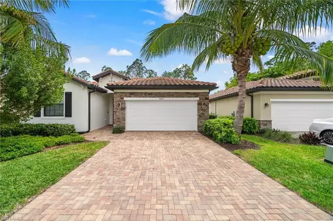 9487 Foxglove Ln, Naples, FL 34120