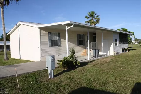 920 Yacht Club Way NW, Moore Haven, FL 33471