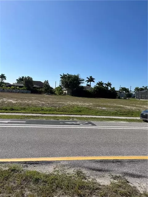 2810 Surfside Blvd, Cape Coral, FL 33914