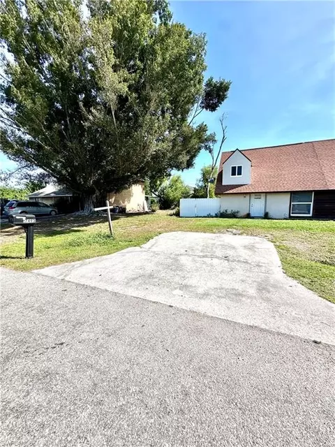 17493 Ellie Dr, Fort Myers, FL 33967
