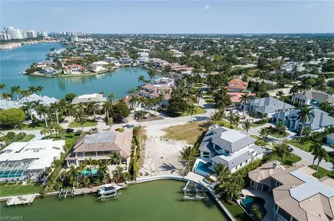 262 Bay Pt, Naples, FL 34103 photo 2