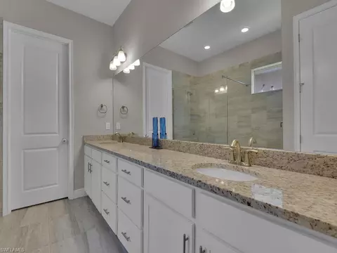 Bath - 3508 Pilot Cir, Naples, FL 34120 photo 1 of 6