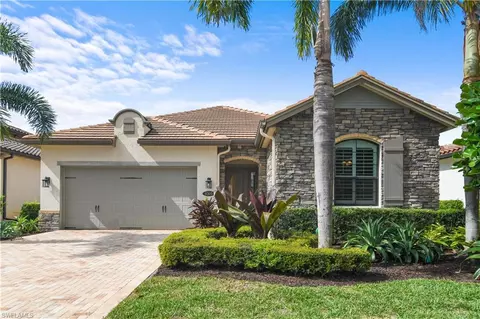 9309 Woodhurst Dr, Naples, FL 34120