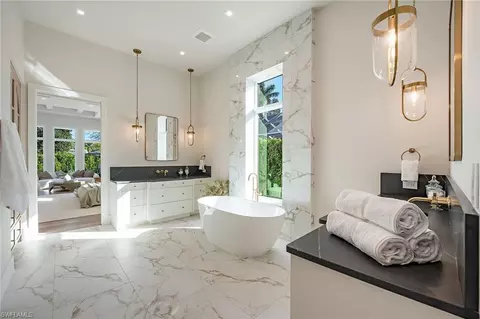 Bath - 777 Binnacle Dr, Naples, FL 34103 photo 2 of 7