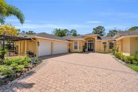 481 31st St SW, Naples, FL 34117