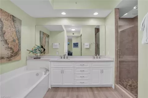 Bath - 400 Flagship Dr #608, Naples, FL 34108 photo 1 of 3