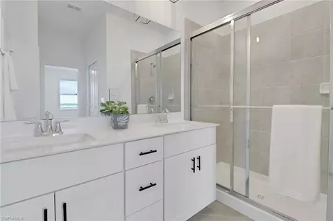 Bath - 2885 Citrus St, Naples, FL 34120 photo 4 of 4