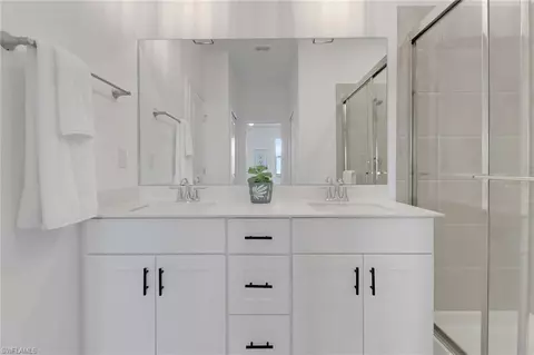 Bath - 2885 Citrus St, Naples, FL 34120 photo 3 of 4
