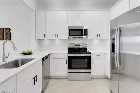 Kitchen - 2885 Citrus St, Naples, FL 34120 photo 3 of 4